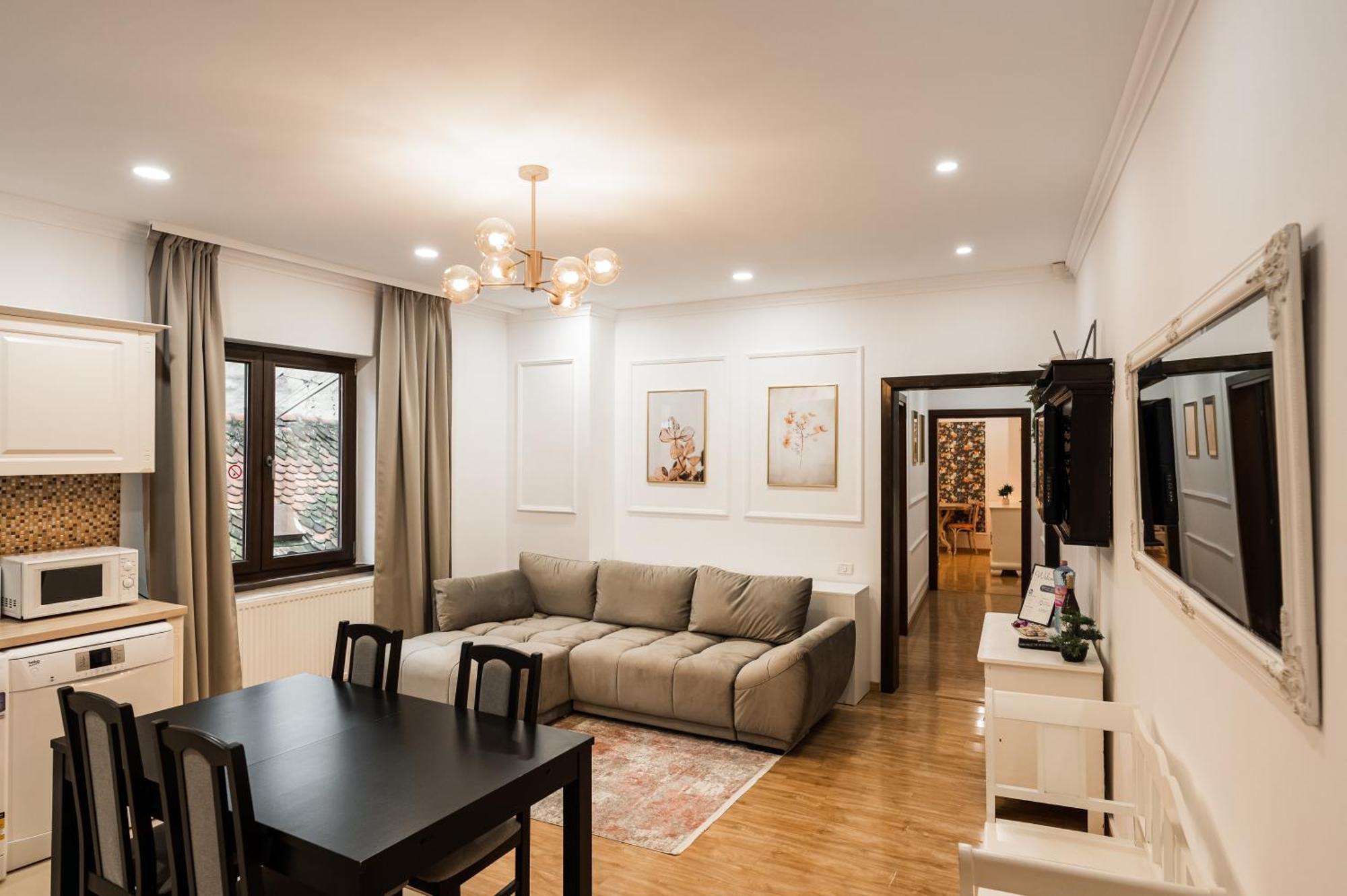 Apollonia Estate Old Town Big And Luxurious Apartamento Braşov Exterior foto