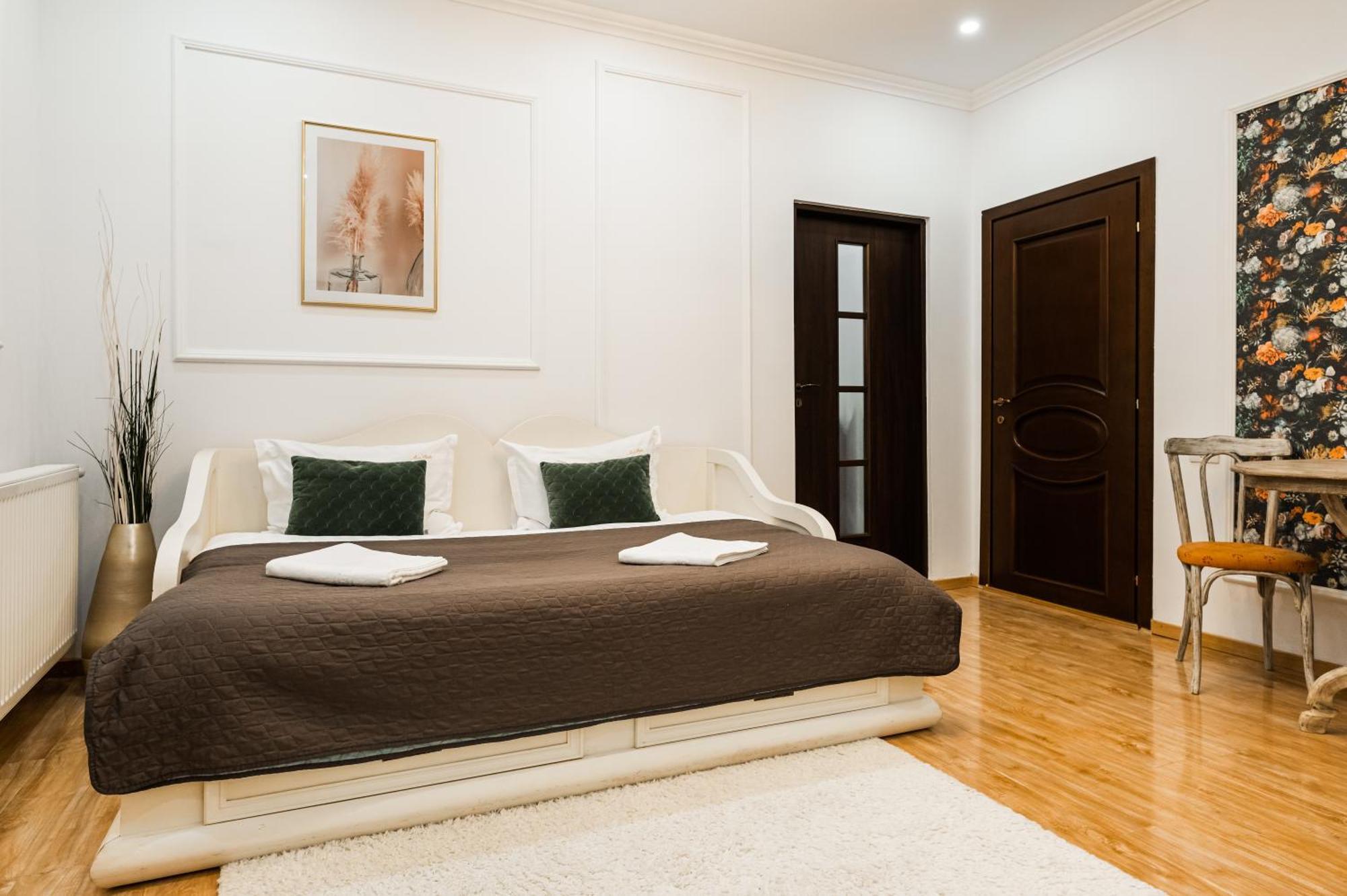 Apollonia Estate Old Town Big And Luxurious Apartamento Braşov Exterior foto